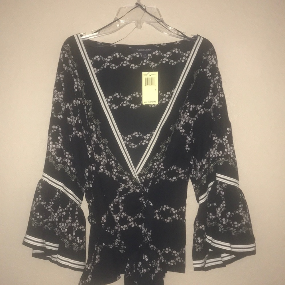 flare sleeve floral top